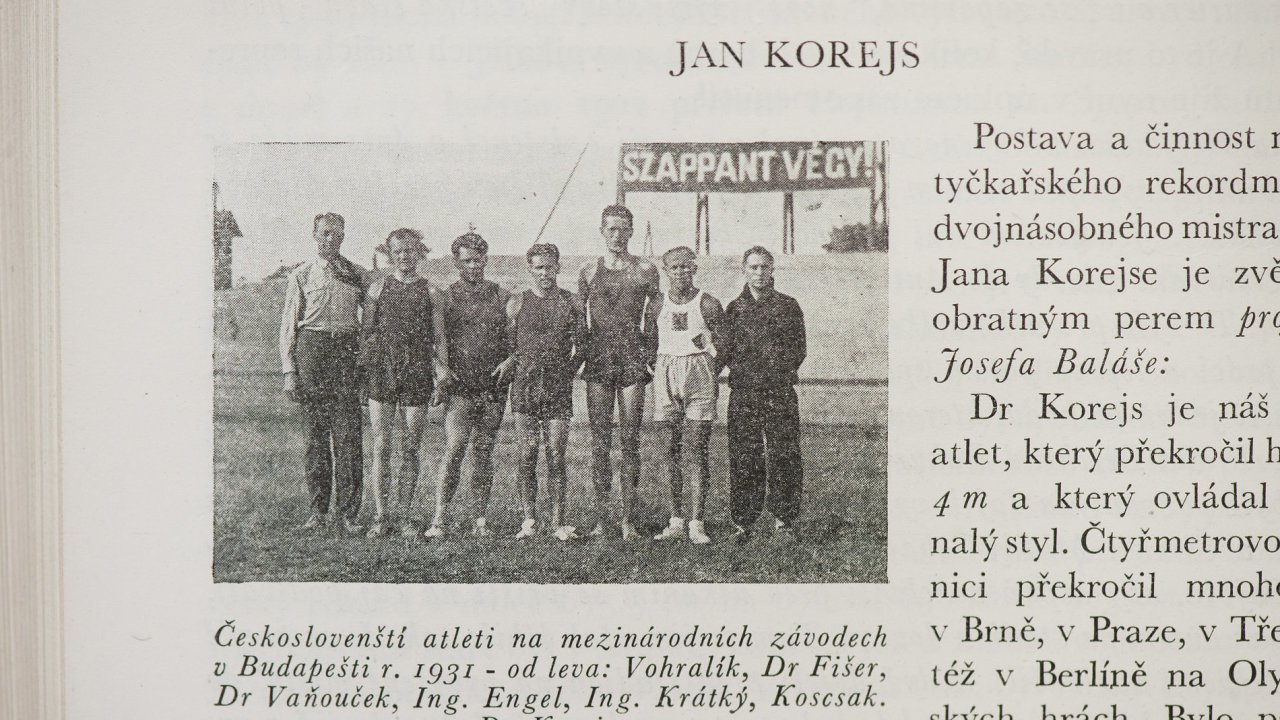 Jan Korejs je zcela vpravo.