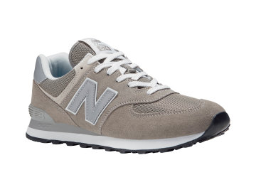 Značka New Balance představuje kolekci obuvi, která splňuje takzvaný green leaf standard, který si pro sebe sama nastavila. Cílem této iniciativy je, aby v produktech označené tímto symbolem bylo alespoň 50 procent recyklovaného polyesteru a 100 procent environmentálně zodpovědné kůže.