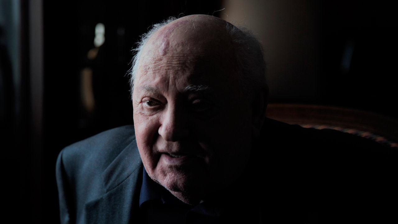 Devadesátiletý Michail Gorbaèov bìhem natáèení filmu Gorbaèov.Ráj.