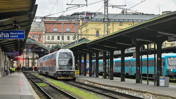 Lidé se loni vrátili do vlaků a České dráhy se vymanily ze ztráty. Cestujících přibývá i letos