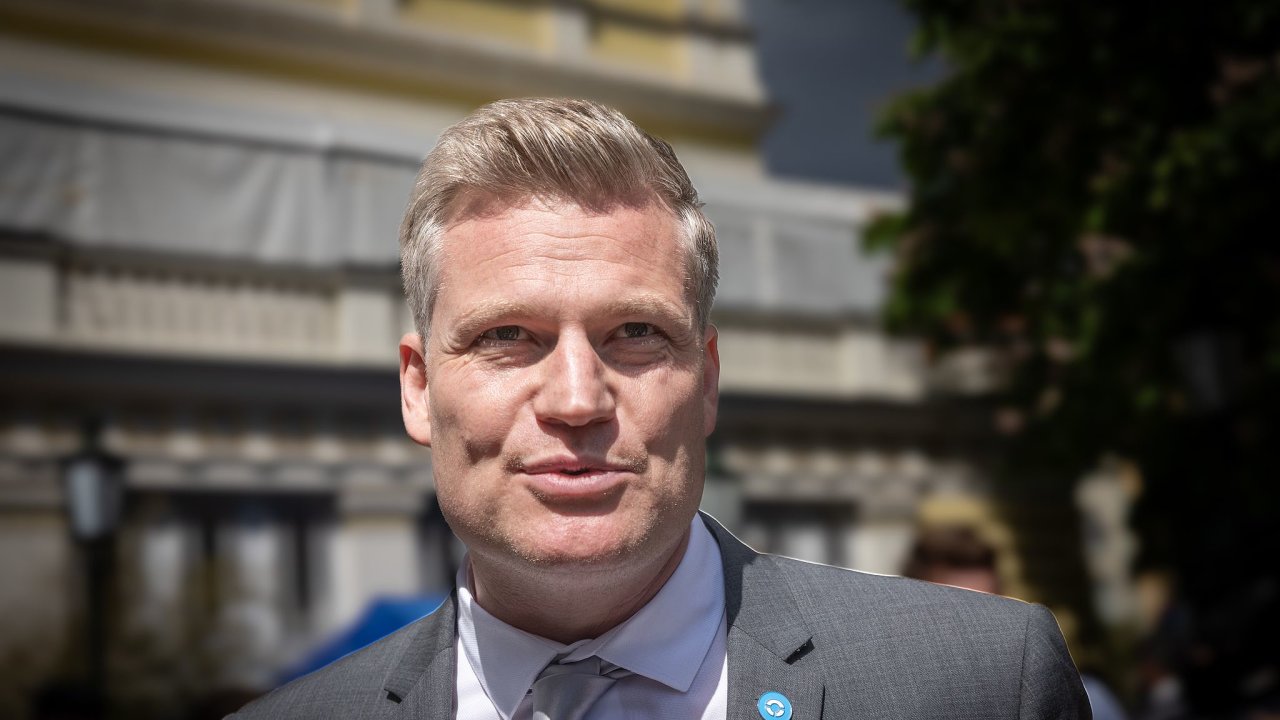 Motorist sob  zahjen volebn kampan pro volby do Poslaneck snmovny Parlamentu esk republiky v roce 2025 v Praze na ofn. Na snmku Filip Turek.
