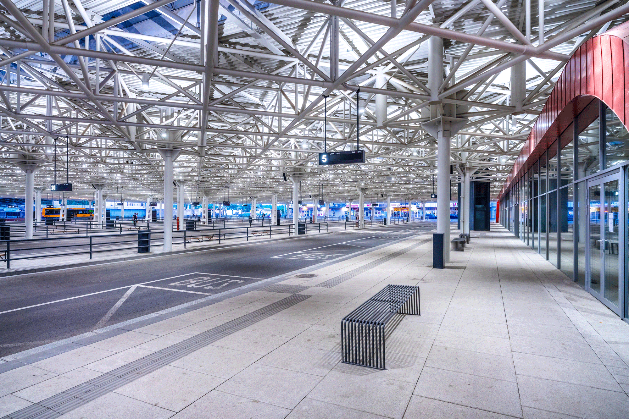 Dopravní terminály jsou podporovány napříč republikou. Mezi nejzajímavější projekty patří modernizace ÚAN Zvonařka Brno. (Foto: Centrum pro regionální rozvoj) Dopravní terminály jsou podporovány napříč republikou. Mezi nejzajímavější projekty patří modernizace ÚAN Zvonařka Brno.