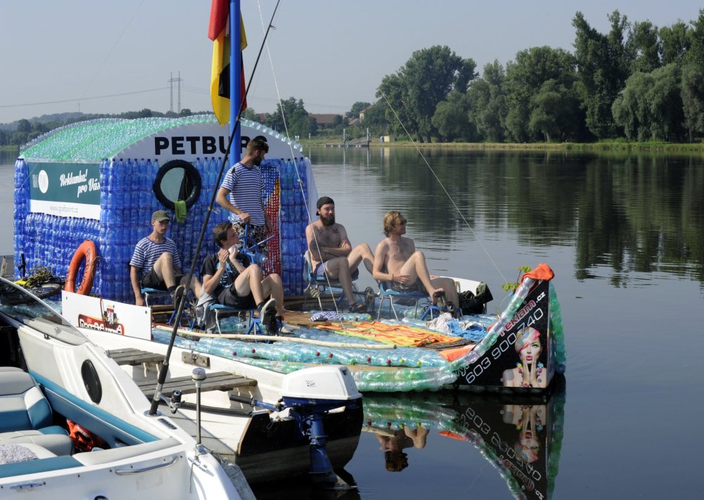 Loď Petburg na cestě z Nymburka do Hamburku