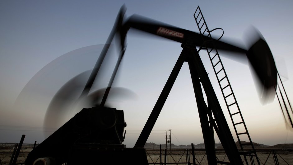 Ropná spoleènost UKOG nalezla v Británii rekordních 100 miliard barelù ropy. Ilustraèní foto