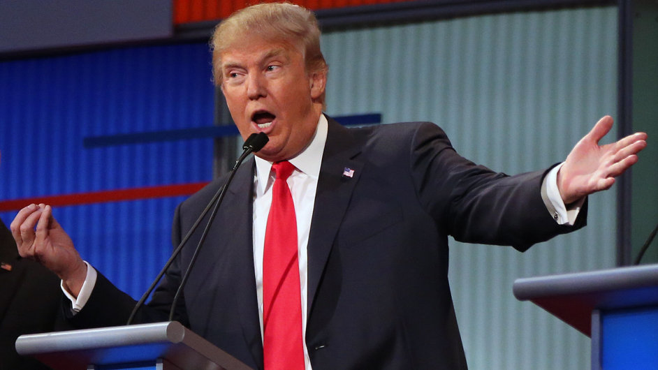 Realitn magnt Donald Trump dominuje republiknskmu souboji o post kandidta na prezidenta.