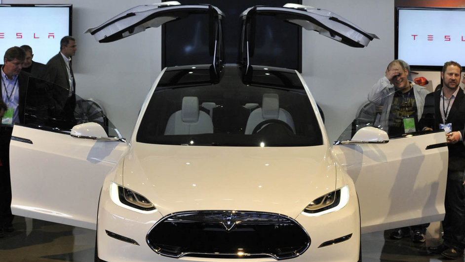 Tesla Motors v noci na støedu oficiálnì pøedstavila model X, užitkový vùz typu SUV. Na snímku jeho raný koncept z autosalonu v Detroitu roku 2013.