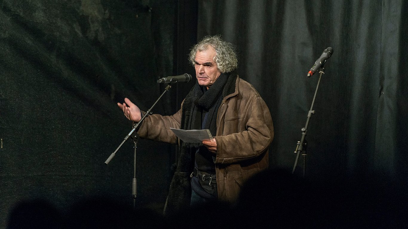 Patrik Ouředník měl v prosinci autorské čtení ve vzducholodi Gulliver na střeše pražského Centra současného umění Dox.