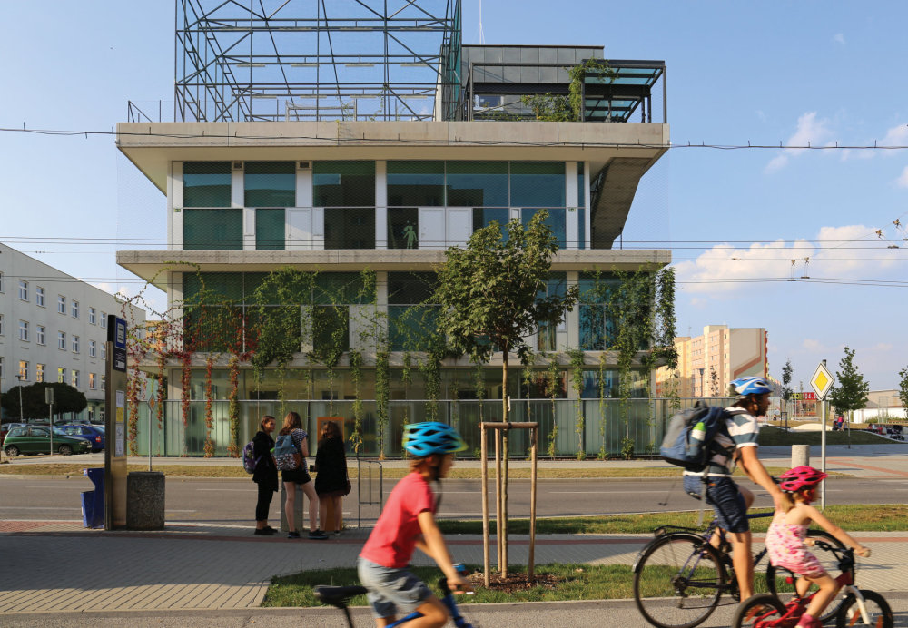 Komunitní centrum Máj, České Budějovice / SLLA Architects (2014)