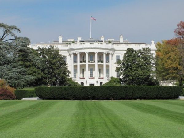 B&iacute;l&yacute; d�m &ndash; ilustra�n&iacute; foto