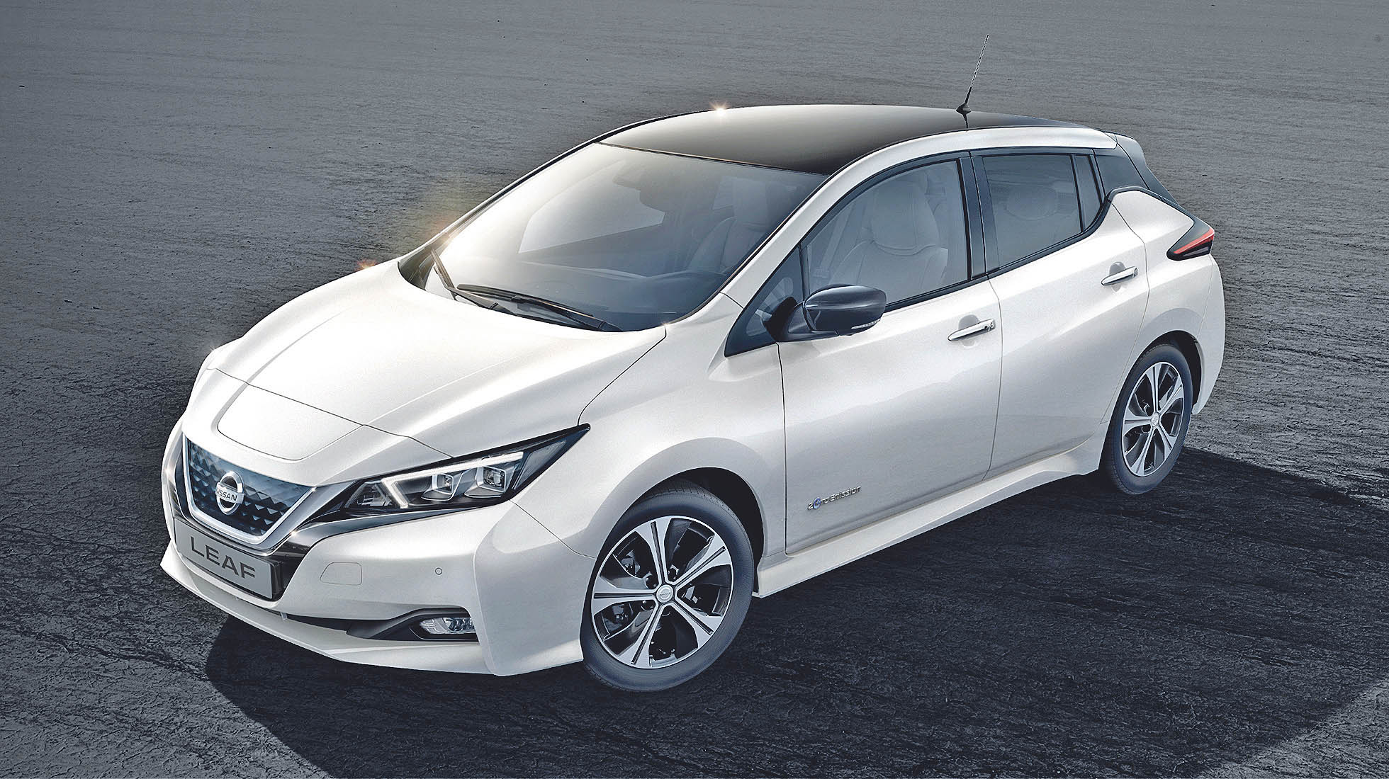 Cenov dostupnj elektromobily na eskm trhu stoj vce ne 800 tisc korun, jako napklad druh generace Nissanu Leaf.
