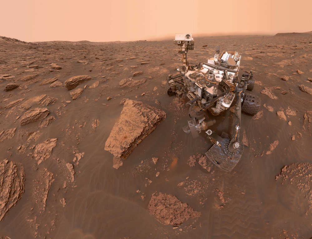 Vozítko Curiosity přistálo na Marsu i díky Senguptě. Povrch a klima „rudé planety“ zkoumá už šest let.