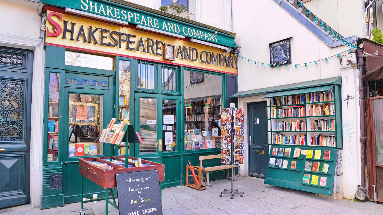 V Paříži nenajdete známější knihkupectví než Shakespeare & Company.