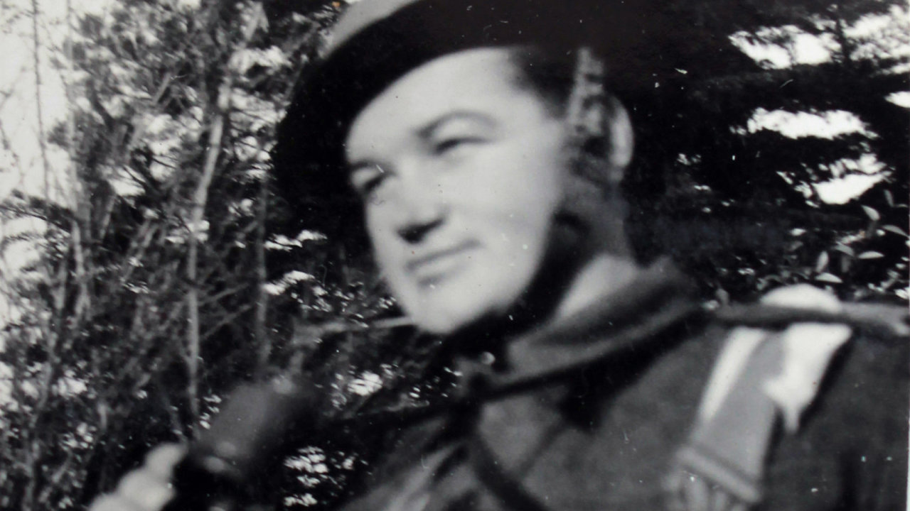 Jan Kubi v britsk uniform.