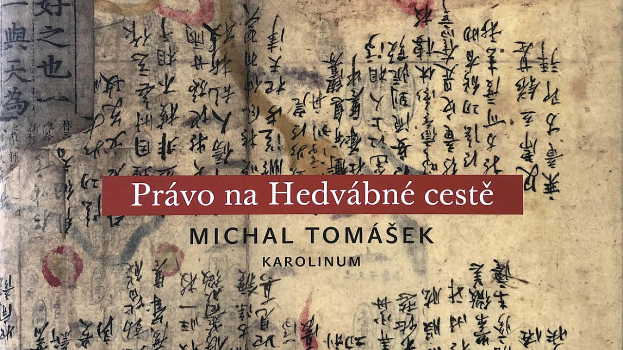 Knihu Právo na Hedvábné cestì vydalo nakladatelství Karolinum.