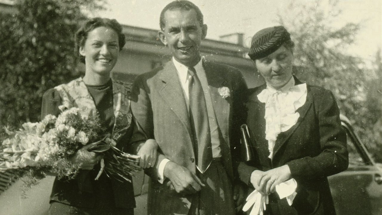 Gizelina dcera Anna, pøezdívaná rodinou Nina,  se v roce 1938 vdala za Reného  Tugendhata,  bratrance majitele slavné brnìnské vily. Na snímku je také její matka.
