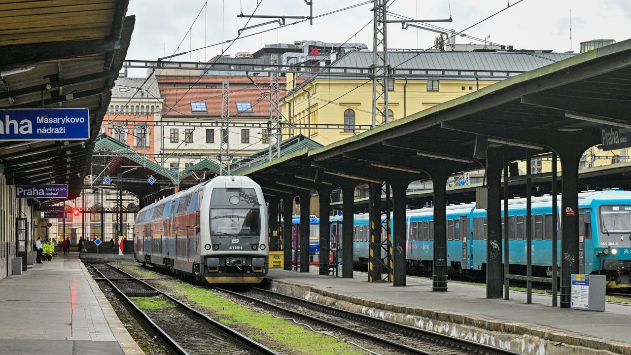 Praha Masarykovo ndra, nstupit, vlak, vlaky, elektrick jednotka 471 CityElefant