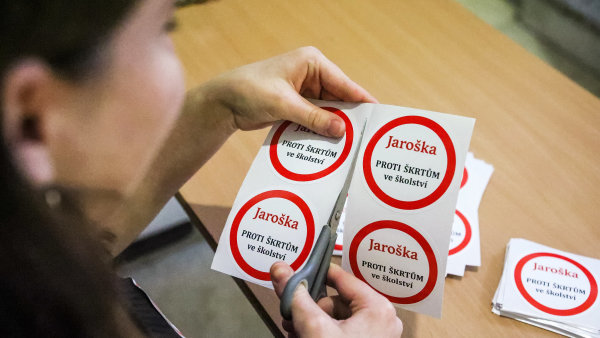 &bdquo;Nejvíce by se měli bouřit rodiče.&ldquo; Nejde jen o platy. Za co dnes stávkují školy a učitelé?