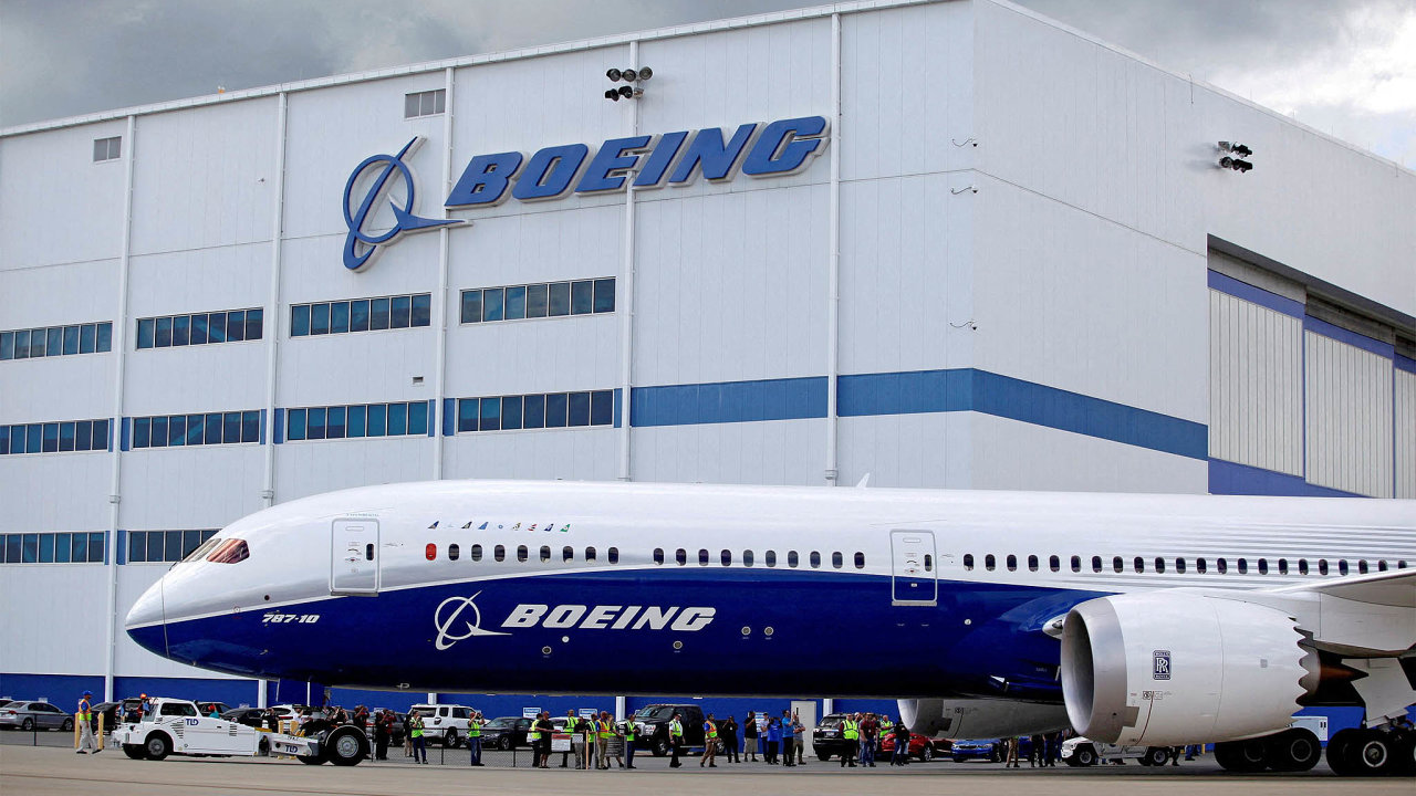 Boeing zru 17 tisc pracovnch mst, co pedstavuje snen celosvtovho potu jejch zamstnanc o deset procent.