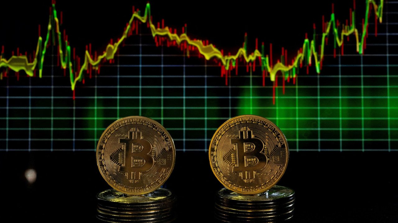 Cena nejznmj kryptomny bitcoin se dnes vyplhala na nov rekord, kdy pekonala hranici 110 000 dolar.