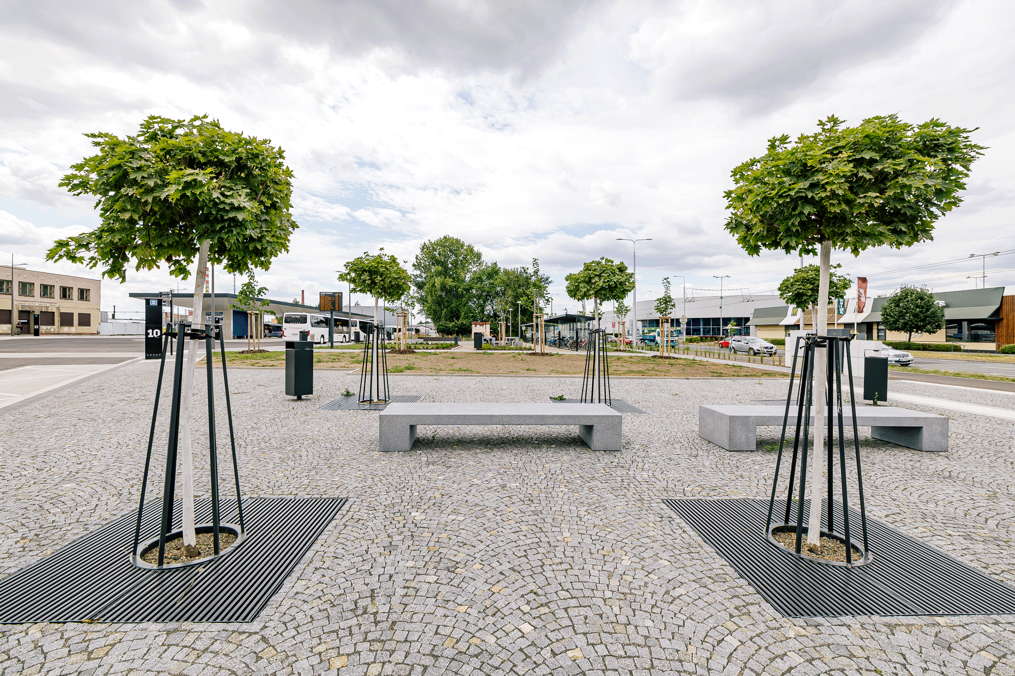 ...nebo dopravní terminály v Pardubicích. (Foto: Centrum pro regionální rozvoj) ...nebo dopravní terminály v Pardubicích.