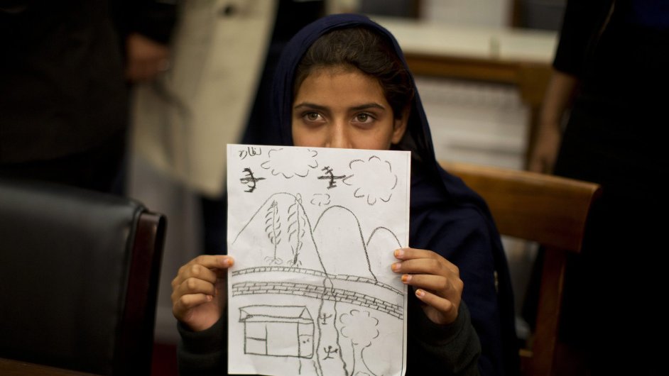 Devítiletá Nabeela svìdèí v Kongresu o útocích bezpilotních letounù v Pákistánu