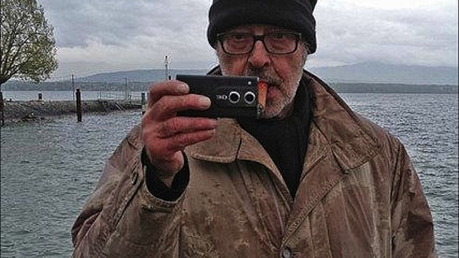 Jean-Luc Godard pi naten filmu Adieu au langage.