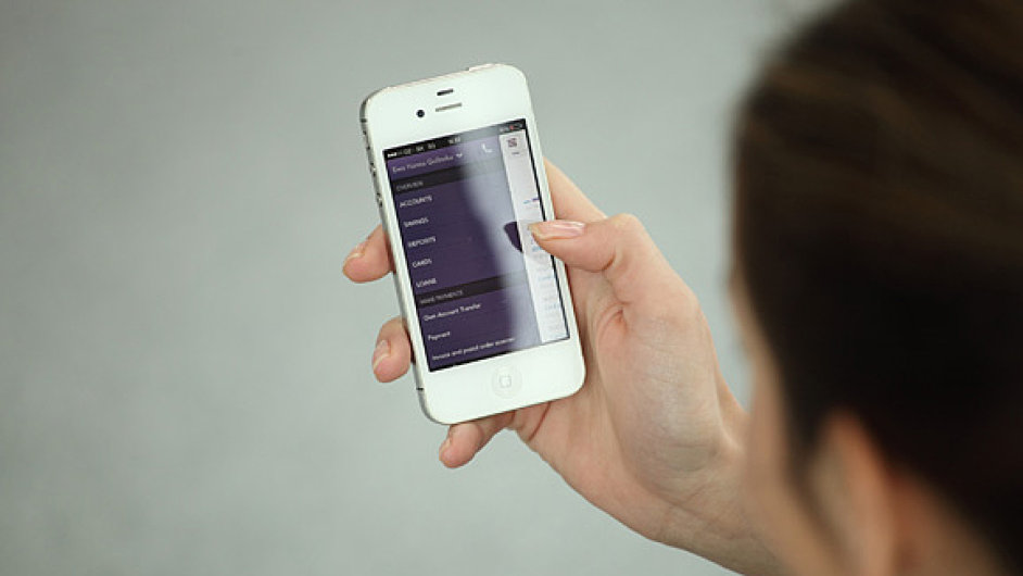 Refinancovat m��ete ��elov� i bez��elov� �v�r, kreditn� kartu nebo povolen� p�e�erp�n�.