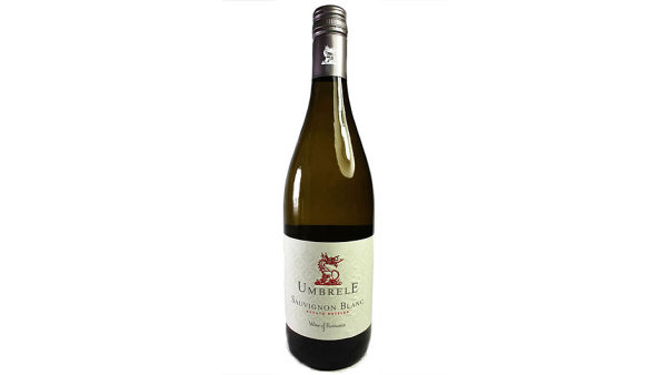 Barvu má žlutou s bílozelenými záblesky, těžkým aromatem a chutí, jež navzdory nízkému obsahu Chardonnay připomíná mladé nesudované víno této odrůdy.
