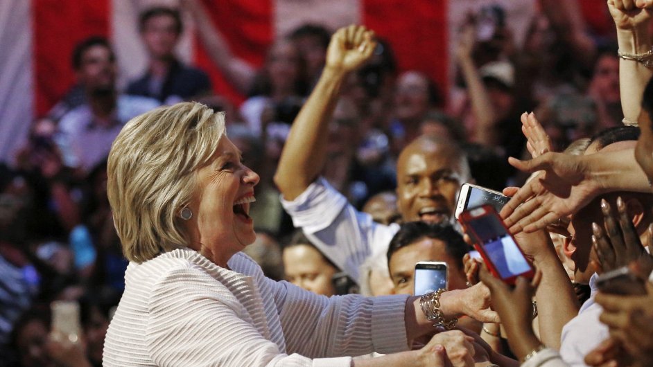 Hillary Clintonov oznmila vtzstv v souboji o demokratickou nominaci.