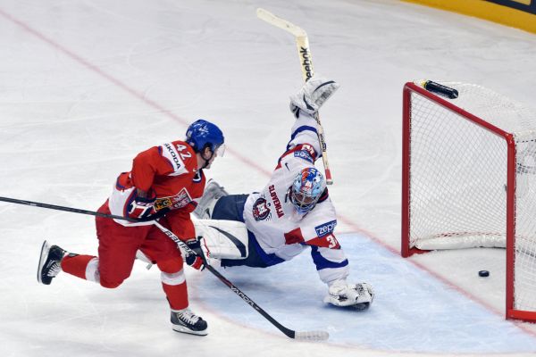 Petr Koukal st�&iacute;l&iacute; prvn&iacute; g&oacute;l Slovinc�m