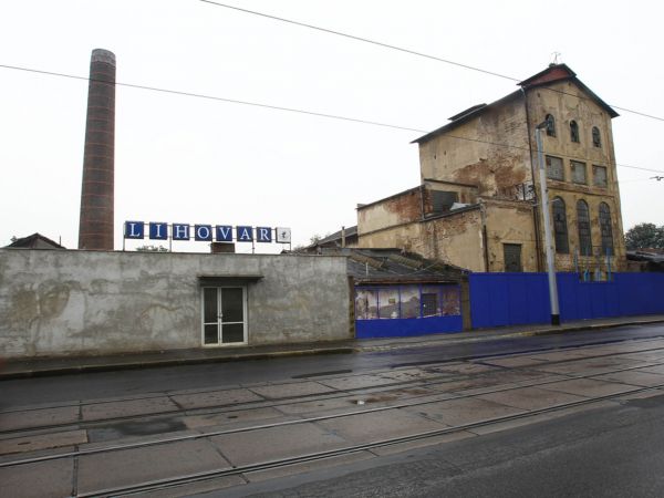 Lihovar ukon�il v&yacute;robu v&nbsp;roce 2000. Vyr&aacute;b�l vodku zna�ky Zlat&yacute; and�l a&nbsp;ocet.