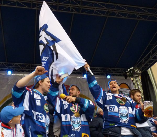 Kometa Brno slav&iacute; titul