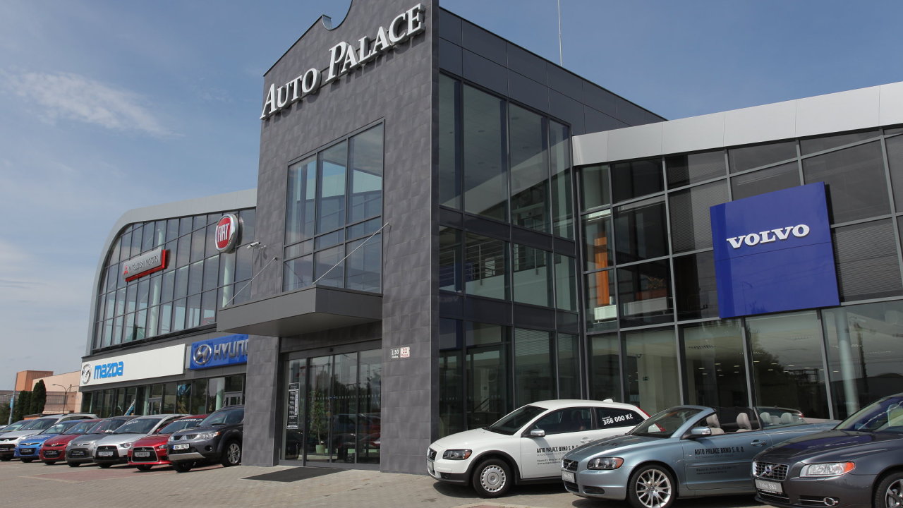Automobilov dealer Auto Palace chce letos investovat pedevm do modernizace stvajcch prodejen (ilustran foto).