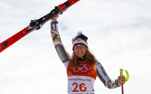 Zlat&yacute; sen z b&iacute;l&eacute;ho svahu. Ester Ledeck&aacute; &scaron;okovala na olympijsk&yacute;ch hr&aacute;ch v&iacute;t�zstv&iacute;m v super-G.