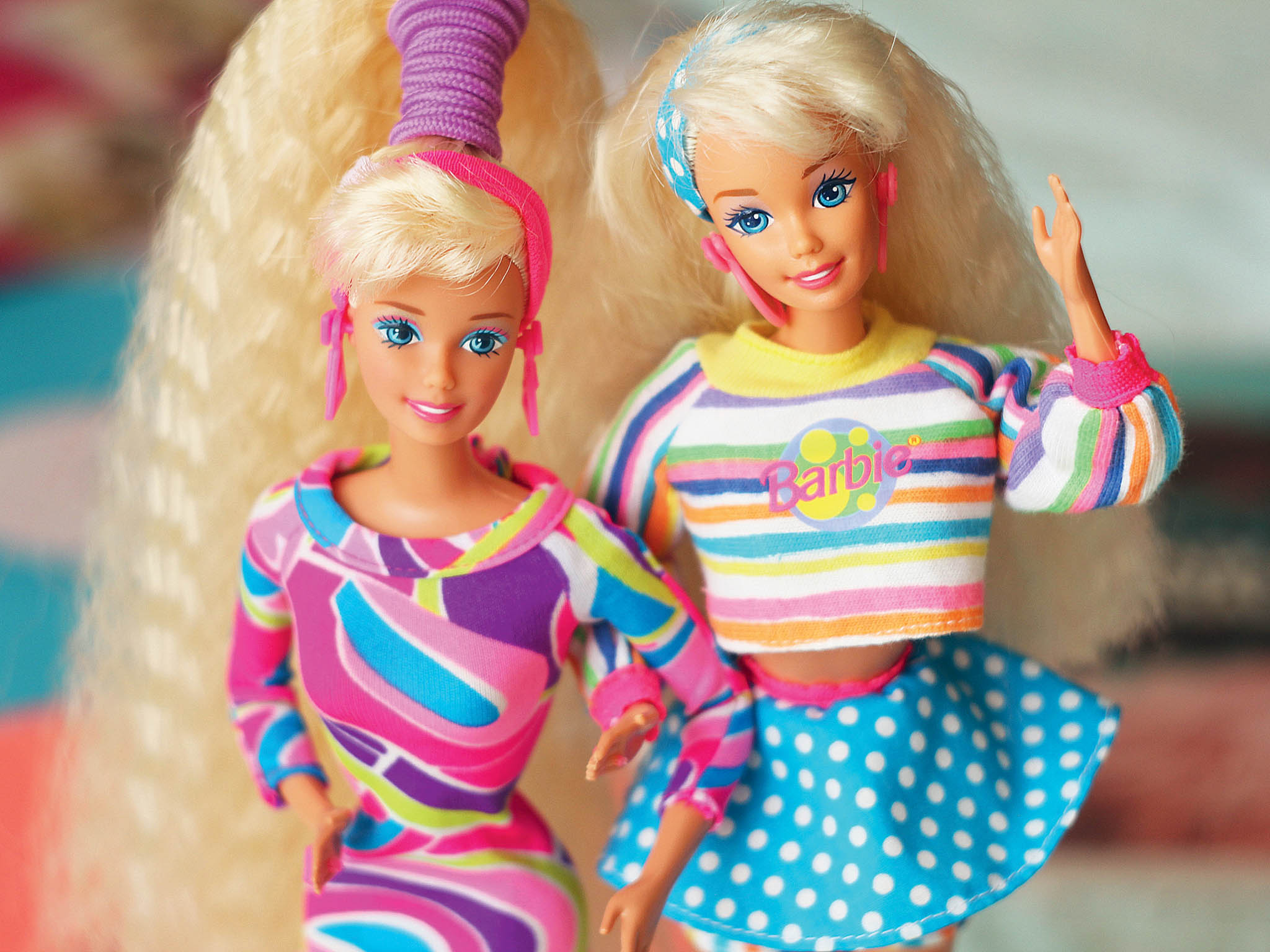 Výrobci panenek Barbie pandemie prospívá.