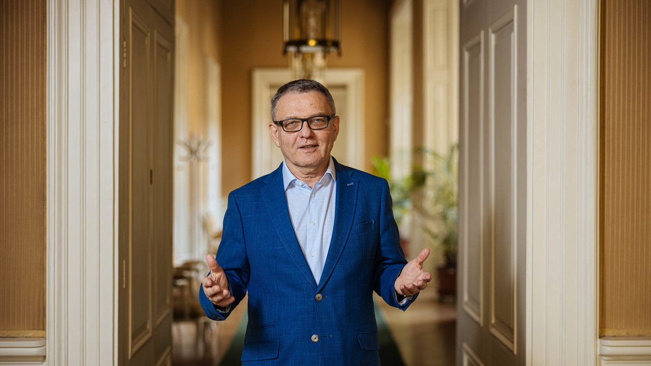 Ministr kultury Lubomír Zaorálek už si dojednává budoucí kariéru na některé z pražských univerzit. Na ministerstvu ho nejspíš vystřídá Martin Baxa z ODS. A Zaorálek by se za jeho jmenování nezlobil.