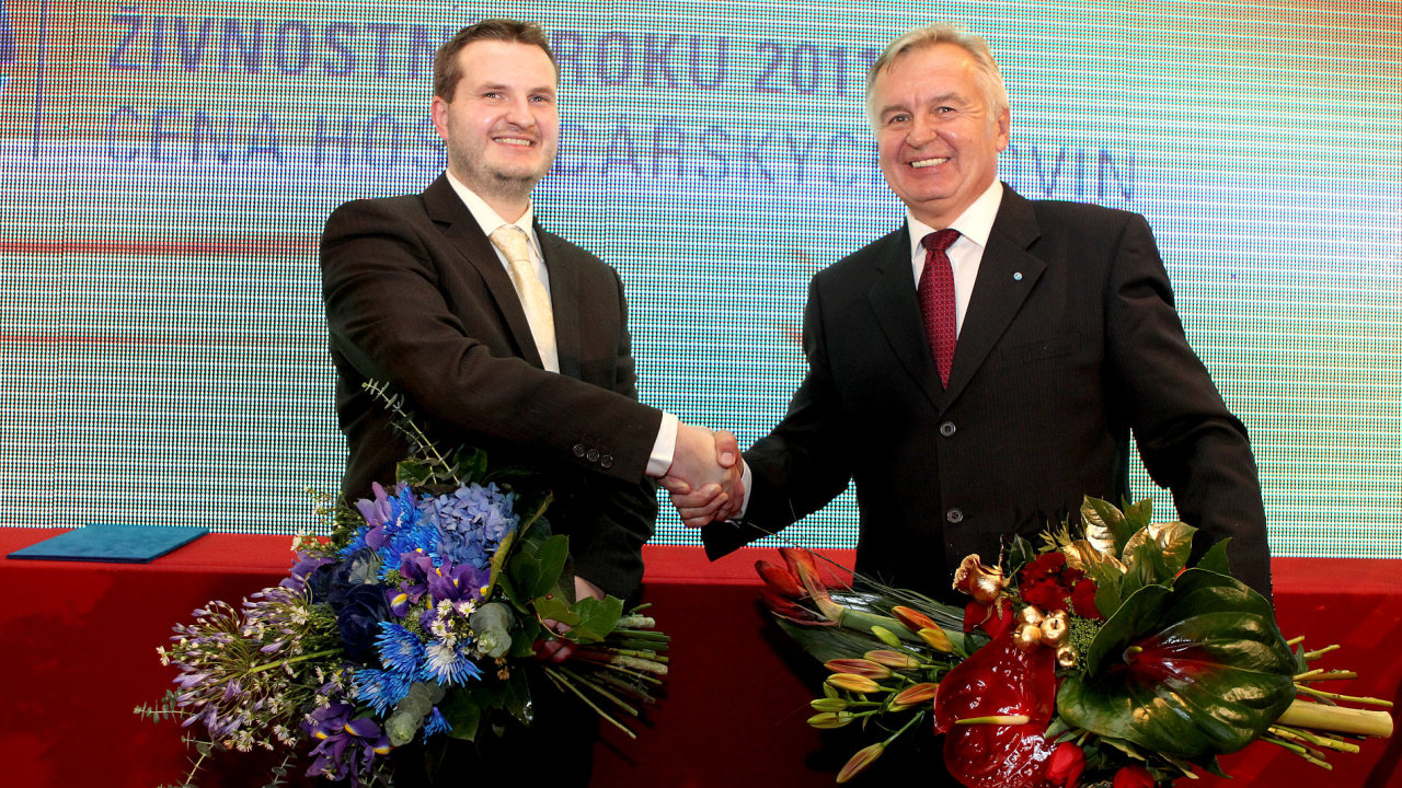 Zleva: David Vlk, živnostník roku 201, Ladislav Steinhauser, firma roku 2011