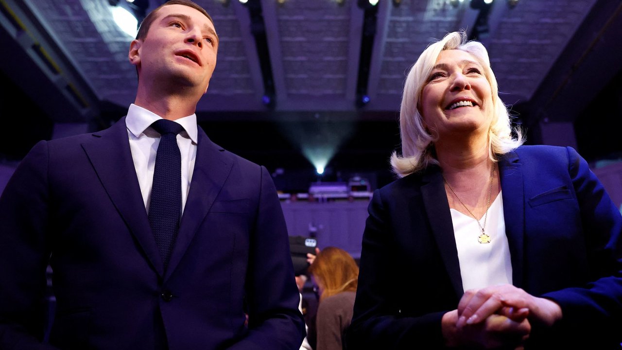 Bardella je novým lídrem Národního sdružení. Patøí mezi nejbližší spolupracovníky Marine Le Penové.
