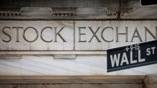 "Sedm statečných" a mánie kolem AI: Akciový index S&P je poprvé v historii nad 5000 body. Poroste dál?