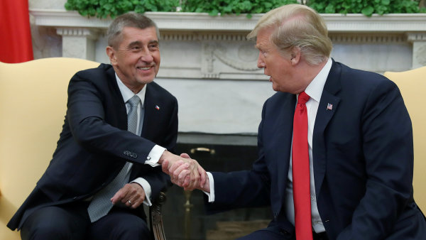 Chanát funící na fosilních palivech. Chmurná vize Česka po pokusu o adopci trumpismu