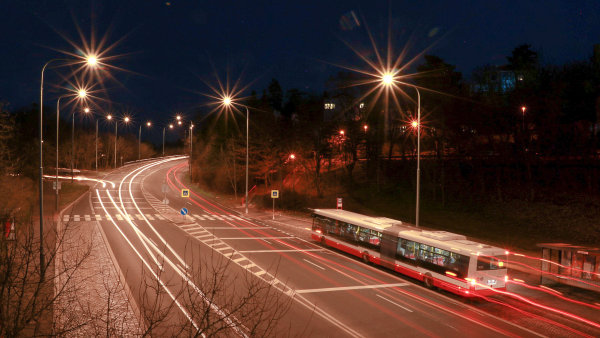 Plzeň se poučila z pražské bitvy o veřejné osvětlení. Město chce ušetřit 40 až 50 procent spotřeby elektřiny ročně