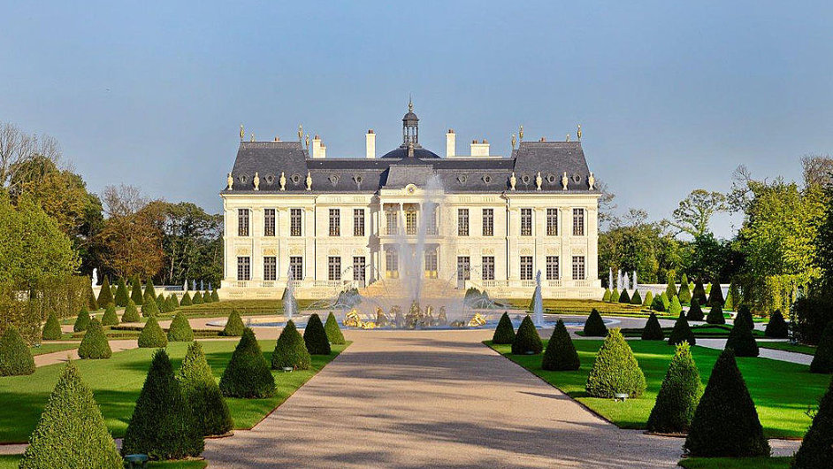 Luxusn sdlo Chateau Louis XIV se nachz mezi Versailles a Marly-le-Roi.