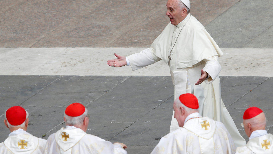 Papež chce trestat biskupy, kteøí nenahlásí sexuální zneužívání.