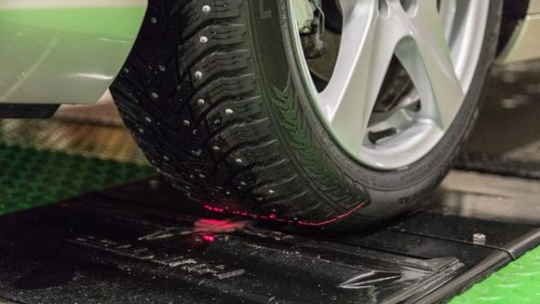 Nov&aacute; slu�ba SnapSkan zjist&iacute; stav va&scaron;ich pneumatik a neboj&iacute; se v&aacute;m to �&iacute;ci