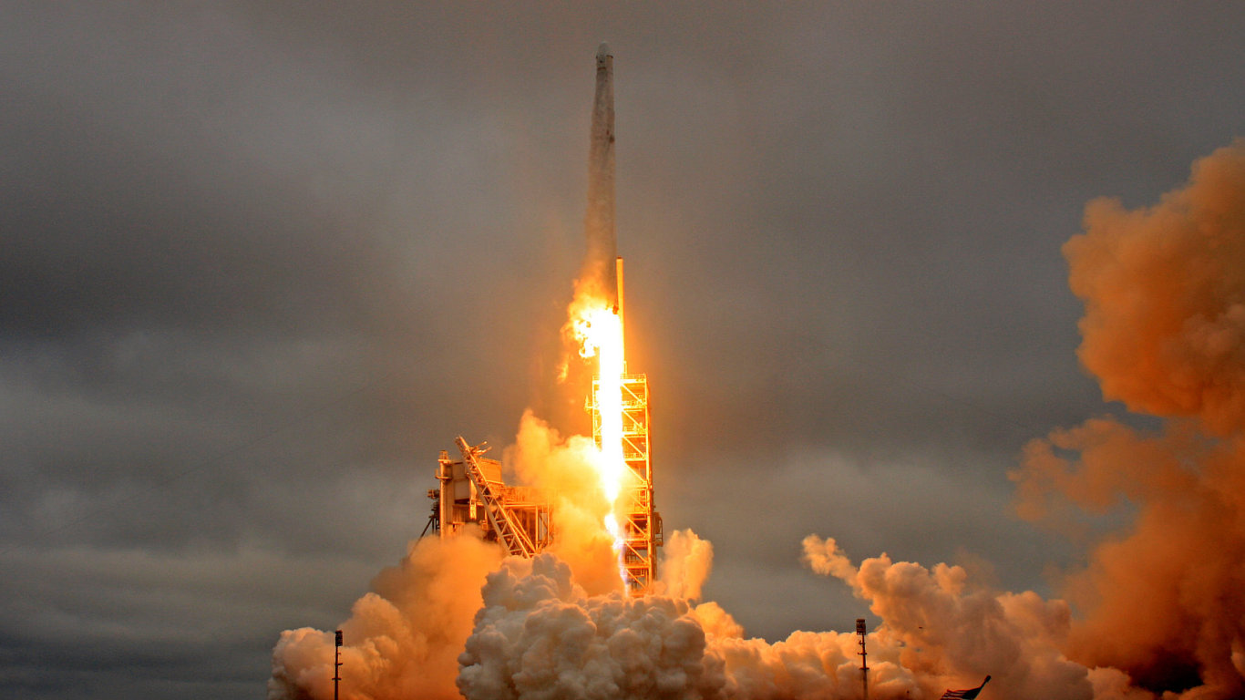 Start rakety Falcon 9 spolenosti SpaceX