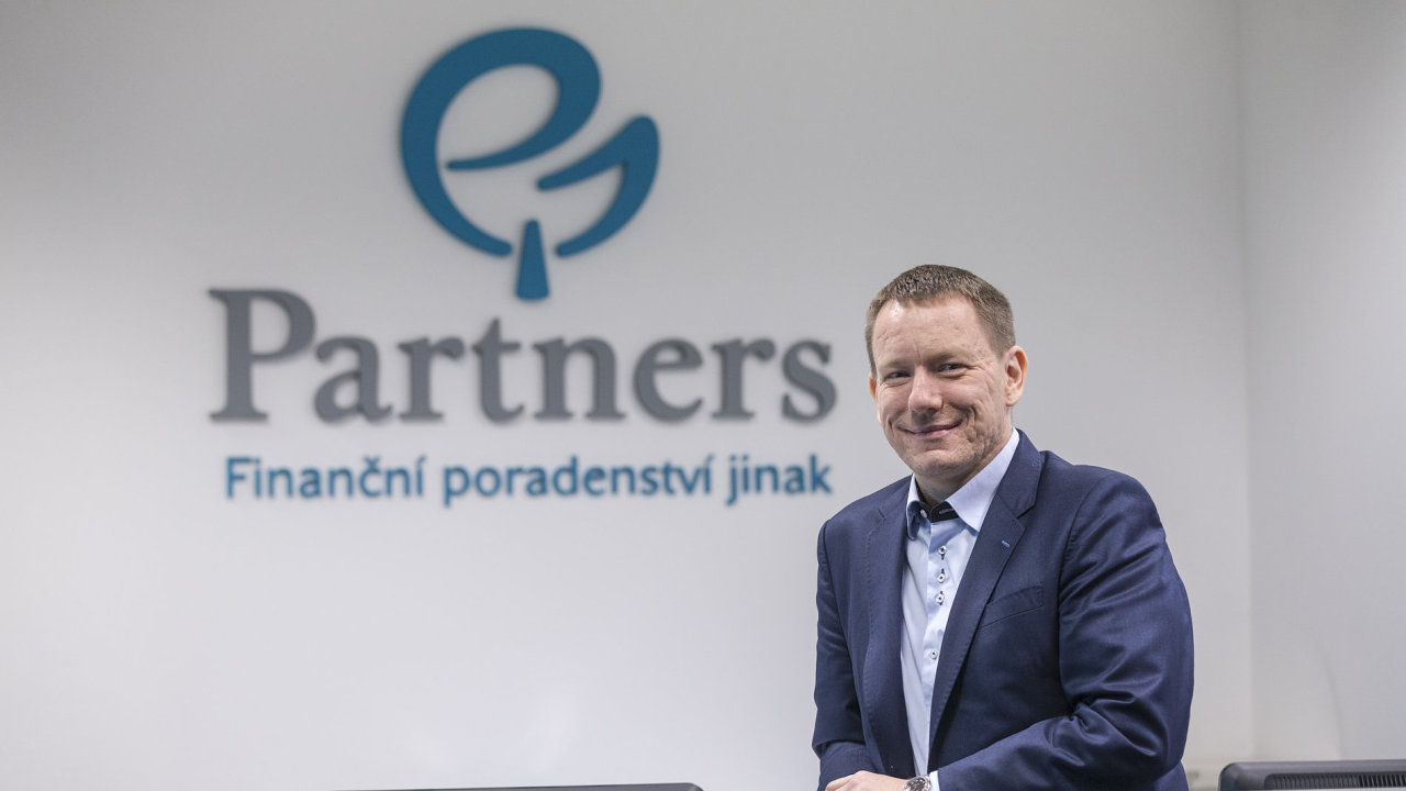 Partners jsou s téměř 600 tisíci klienty největší finančně poradenskou společností v ČR. Na snímku je její ředitel Petr Borkovec.