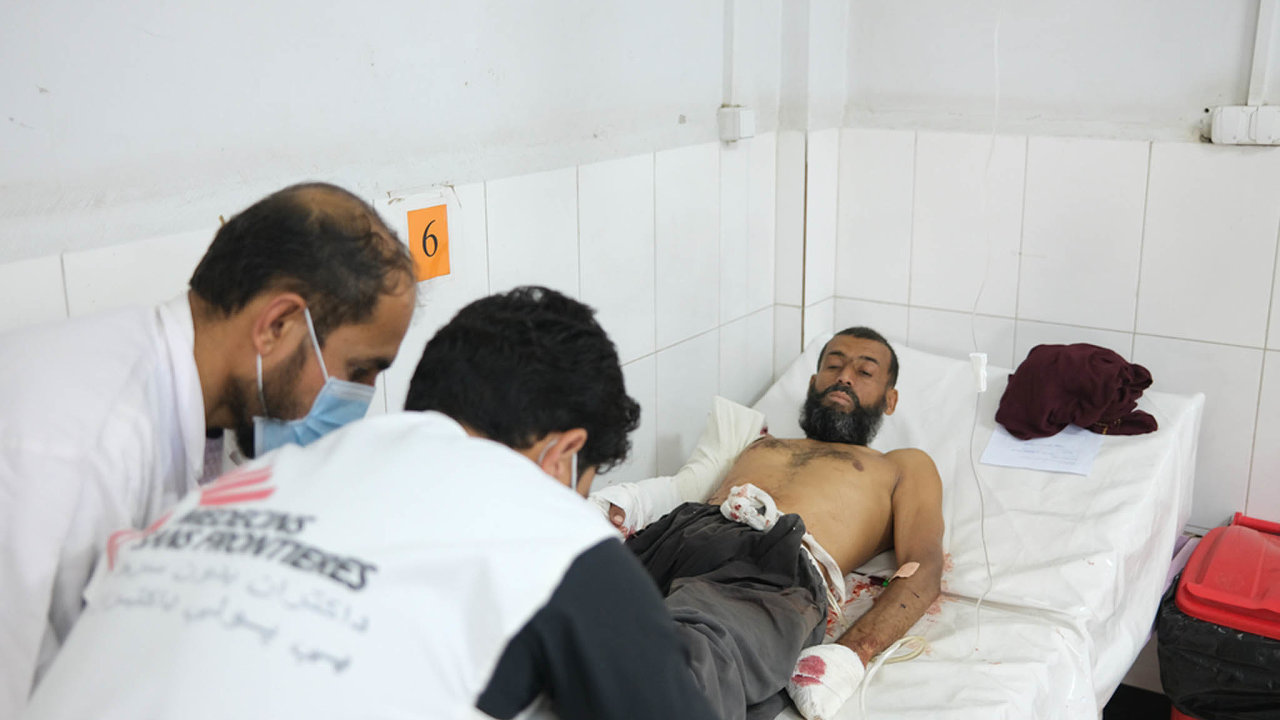 Lékaři bez hranic_Mahmood byl postřelen_když s rodinou utíkal z Laškargáhu