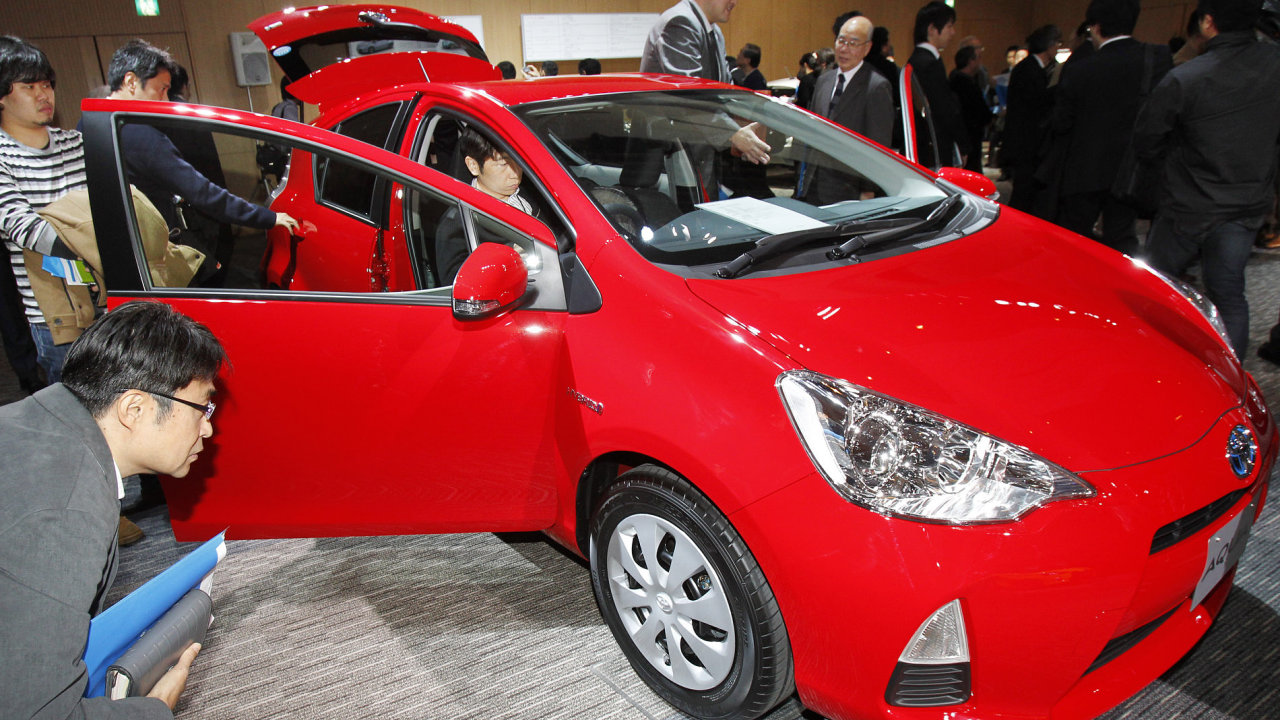 Toyota Motor ukázala hybridní vùz s nejnižší spotøebou paliva na svìtì.