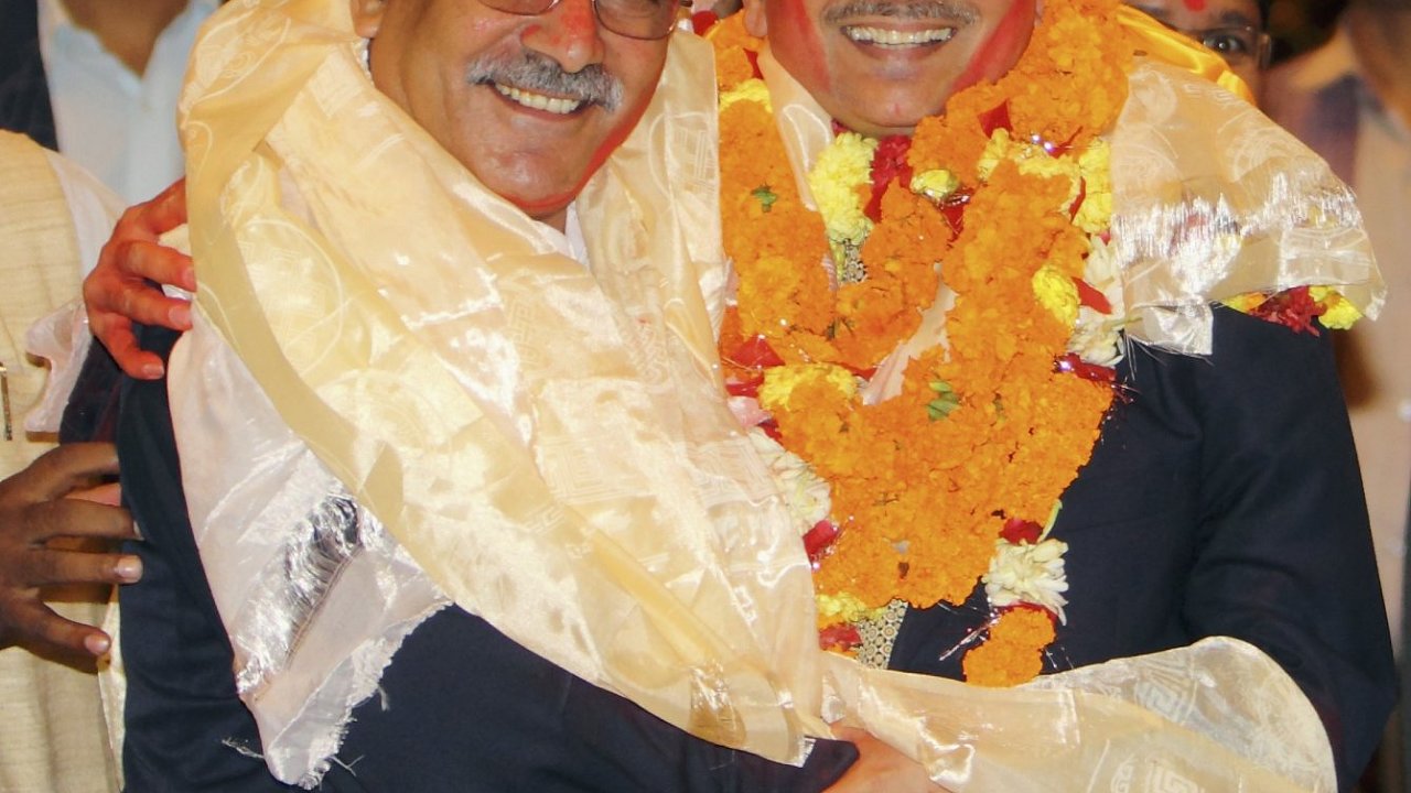 Nový nepálský premiér Bábúrám Bhattáráj (vpravo)