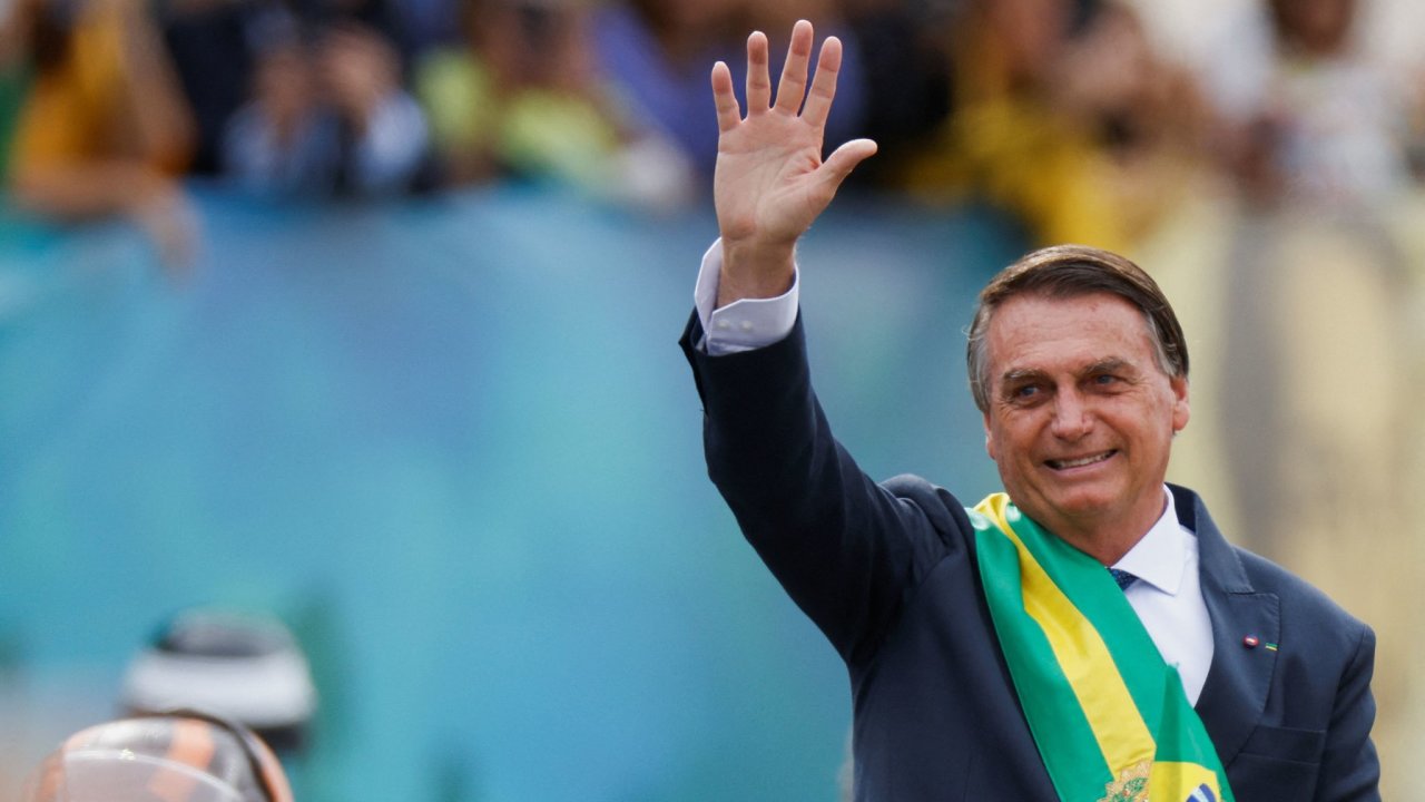 Brazilský tisk oznaèuje Jaira Bolsonara za „tropického Trumpa“. Bolsonaro se netají svým obdivem k americkému exprezidentovi.
